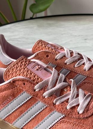 Замечательные женские кроссовки adidas gazelle indoor peach персиковые10 фото