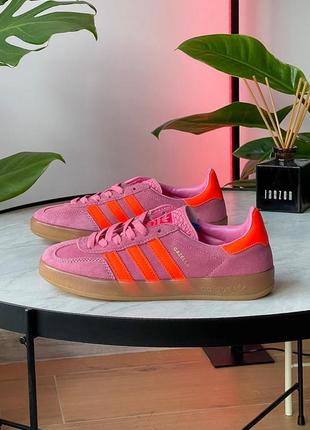 Стильные женские кроссовки adidas gazelle indoor pink coral розовые