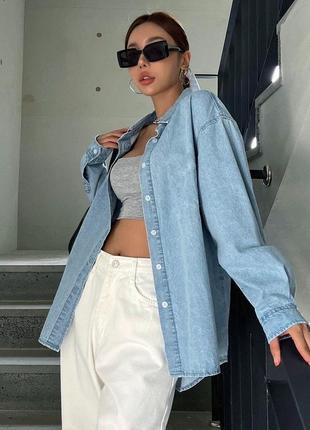 Стильна базова джинсова сорочка від boohoo