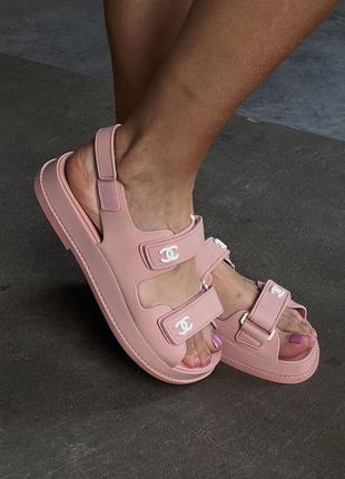 Сандалі в стилі chanel