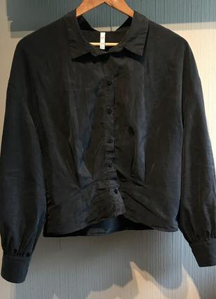 Рубашка с пуговицами, немного зауженная в талии