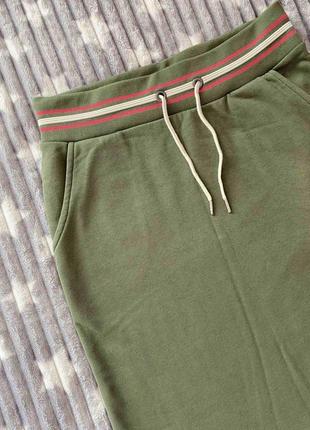 Спідниця хакі спортивна під кросівки на резиночці гумці гумкі зелена темно міді