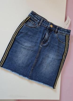 Стильная юбка с лампасами