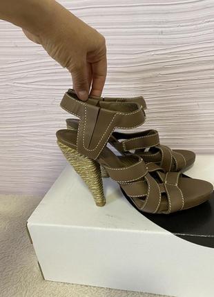 Bottega veneta кожаные босоножки на каблуке 38-39р 25см оригинал