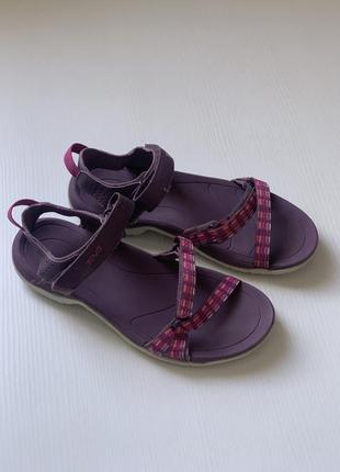 Босоніжки teva