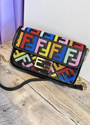 Яскрава різнокольорова сумка в стилі fendi
