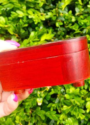 Шкатулка музыкальная из натурального дерева в идеальном состоянии.