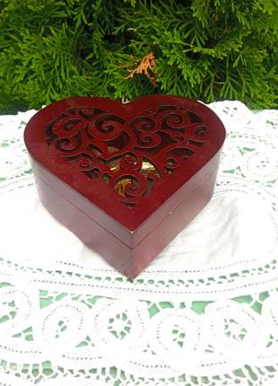 Шкатулка музыкальная из натурального дерева в идеальном состоянии.