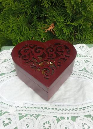 Шкатулка музыкальная из натурального дерева в идеальном состоянии.