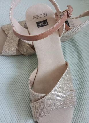 Босоніжки стильні