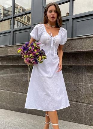 Жіноча біла котонова сукня