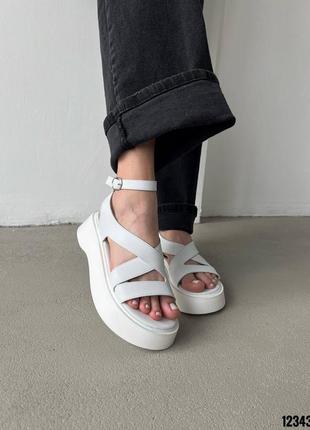 Босоніжки white