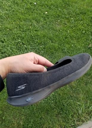 Skechers