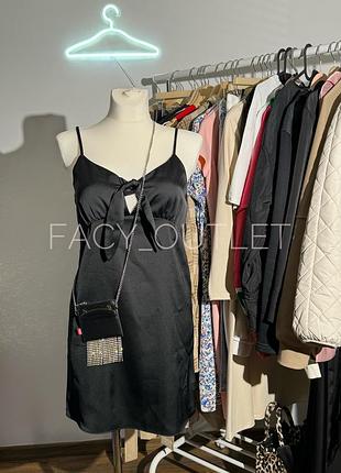 Платье на тонких регулирующих бретелях