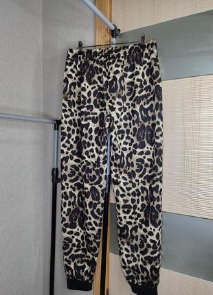 Леопардовий костюк pieces. леопардовий принт. спортивний костюм. джогери. світшот.7 фото