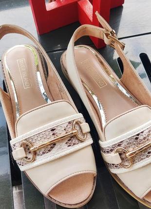 Босоніжки river island