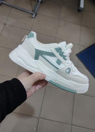 Кроссовки женские стильные тренд