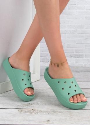 Женские шлепанцы crocs
