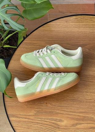Жіночі кросівки зелені adidas originals gazelle indoors green
