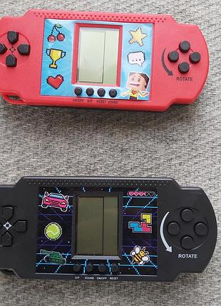 Портативная мини игровая консоль 4