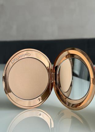 Charlotte tilbury пудра для обличчя 2 medium airbrush flawless finish setting powder 2 medium 8 г повнорозмір 1шт
