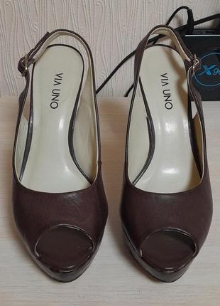 Стильні шкіряні туфлі босоніжки коричневого кольору via uno made in brasil