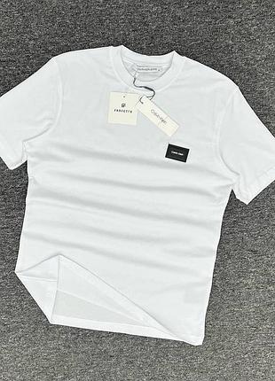 Летняя мужская белая футболка calvin klein