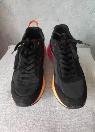 Кроссовки женские