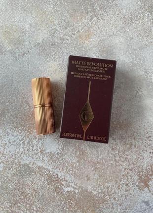 Уценка❗️charlotte tilbury - matte revolution lipstick - матова помада для губ, 1.1 g1 фото