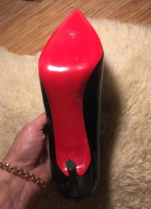 Женские черные лаковые туфли лодочки лабутены в стиле christian louboutin so kate туфли5 фото