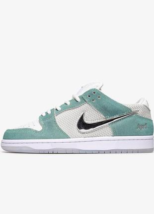April skateboards x dunk low sb 'turbo green' nike