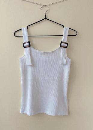 Белый топ в рубчик
