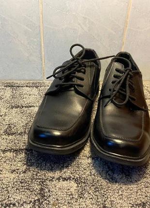 Шкіряні туфлі skechers 45р