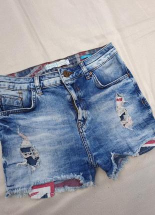 Жіночі шорти    bershka