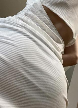 Платье по фигуре в рубчик