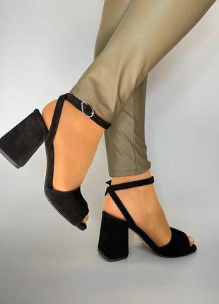 Босоніжки жіночі з натуральної італійської шкіри та замші на підборах