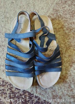 Кожаные фирменные босоножки