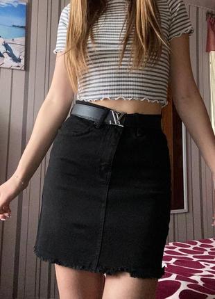 Чорна джинсова юбка