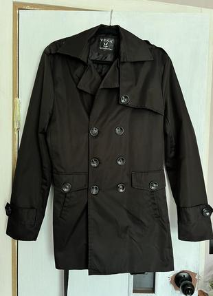 Чорний плащ чоловічий