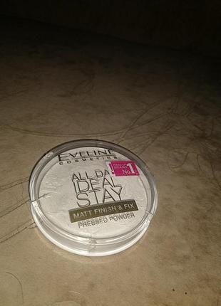 Eveline матирующая и фиксирующая пудра белая