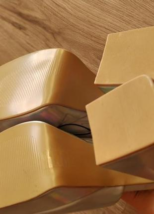 Босоножки женские