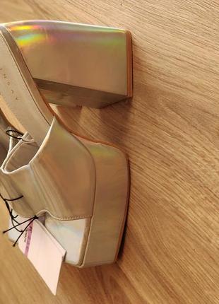 Босоножки женские