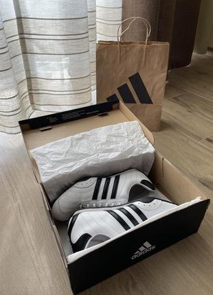 Шкіряні кросівки adidas