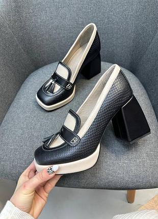 Туфлі з натуральної шкіри на масивному стійкому каблуку