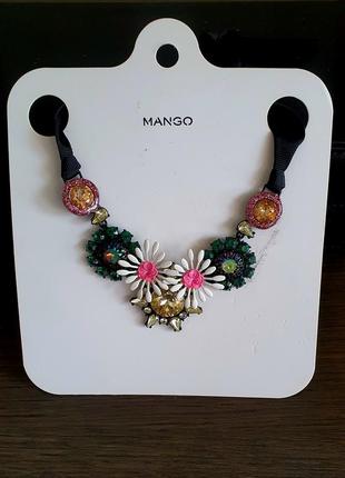 Колье с цветами на шелковой легте