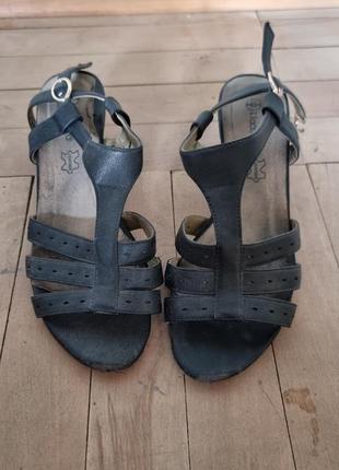 Босоножки женские каблук черные