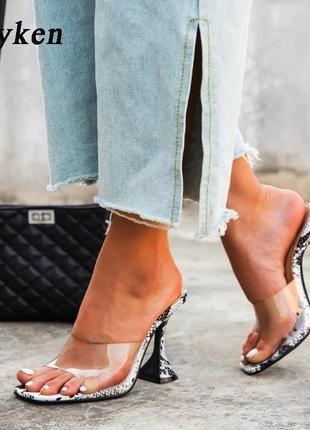 Жіночі шльопанці