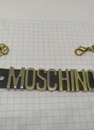 Браслет с плоскими шармами moschino