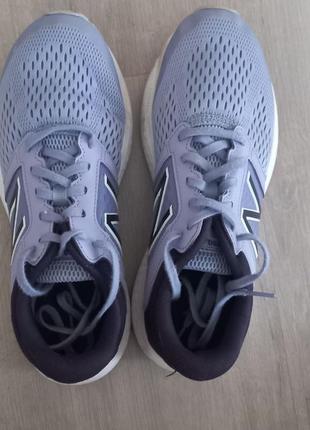 Спортивні кросівки