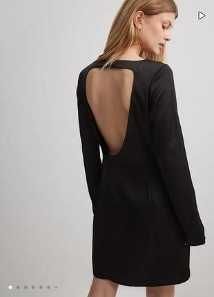 Платье с акцентом на спинке от na kd